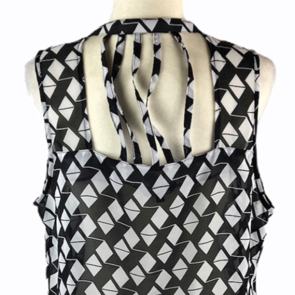 Unique Spectrum Geo Print Back Cutout Popover - Picture 6 of 8